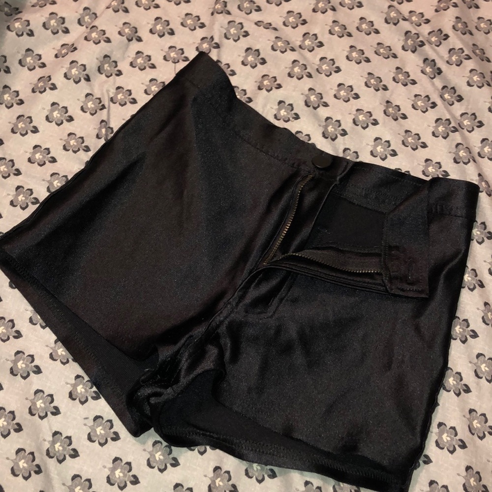 Hugh waisted black shorts